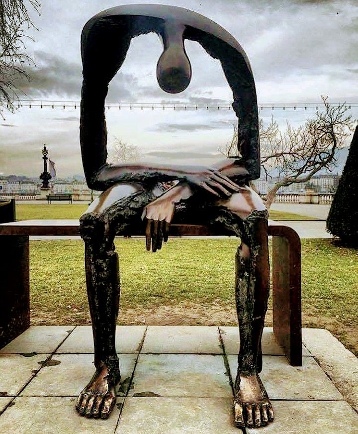 statue statue